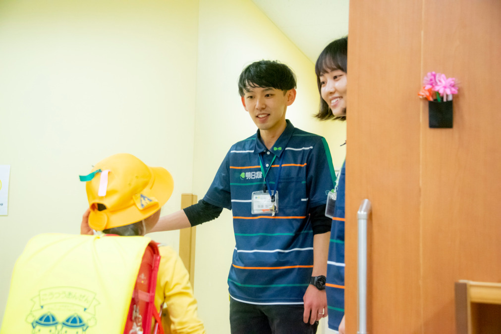 株式会社明日葉の学童指導員の様子